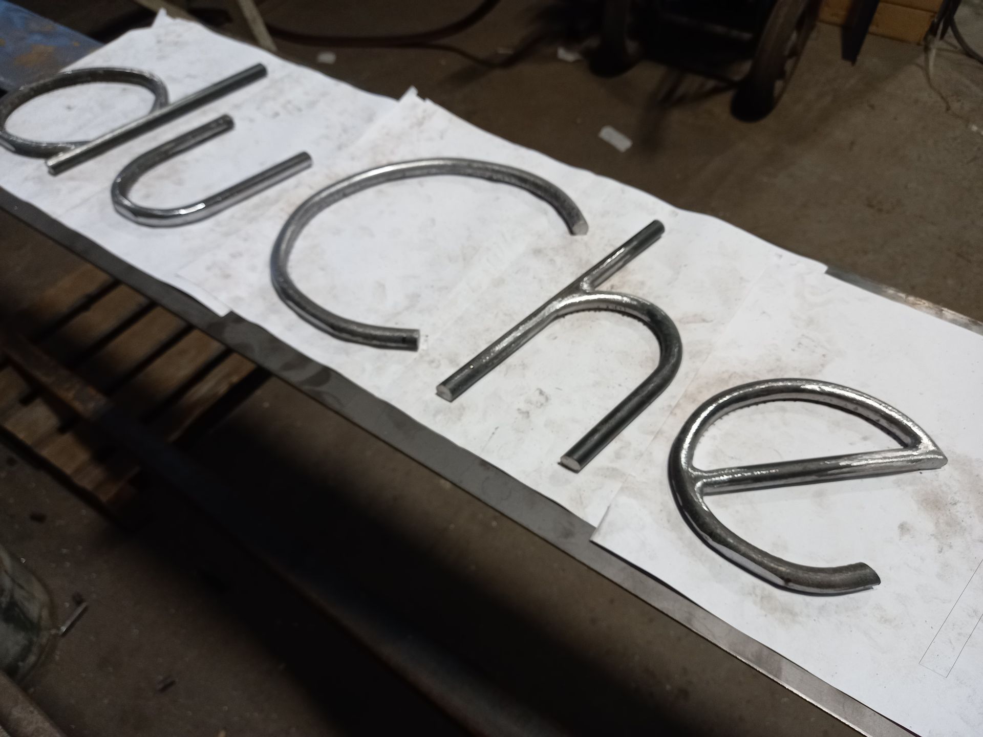 Enseignes en fabrication