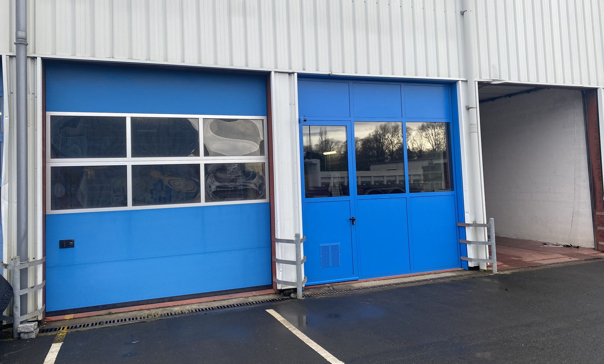 Ensemble acier et porte sectionnelle